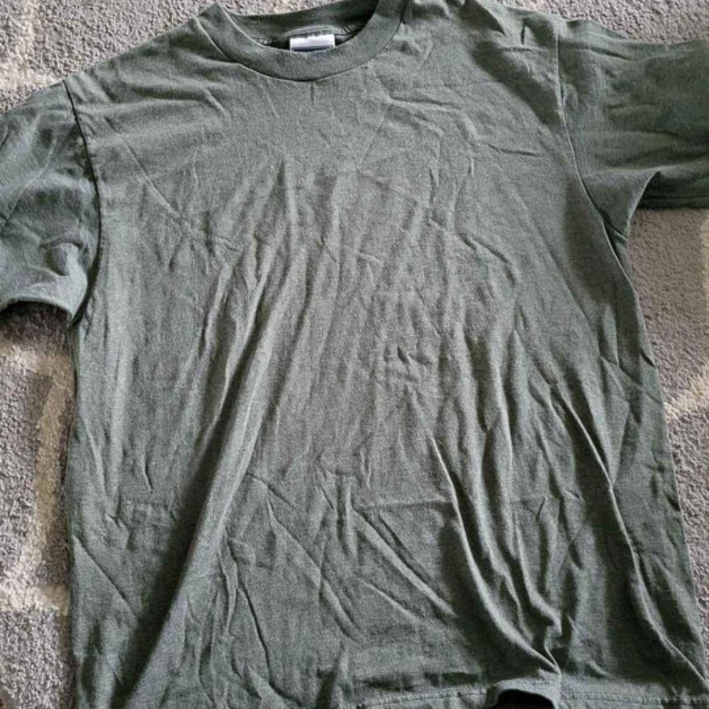 Men's size large green short Sleeve Shirt